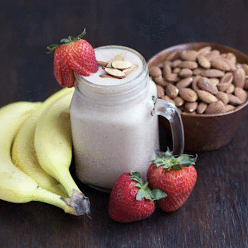 שייק תות בננה ושקדים Strawberry Banana and Almond Smoothie